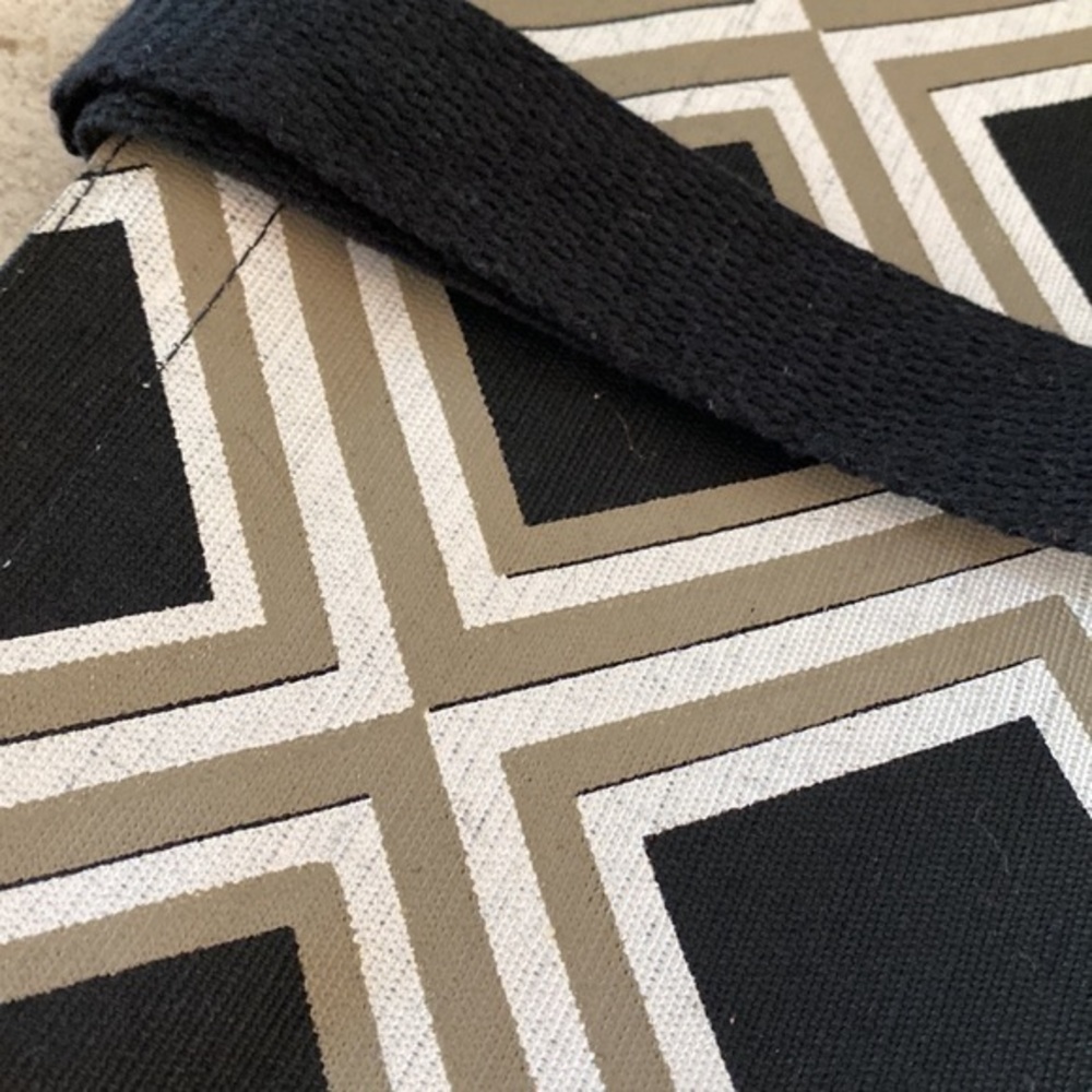 Geometric Tote - Picture 3 of 4
